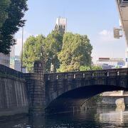 渋谷栄一の銅像も見えます