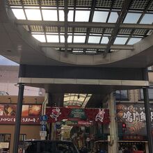 バス通りにもアーケード