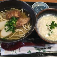 ソーキそば小とゆし豆腐ハーフ