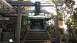 かつては海の近くに面していた神社