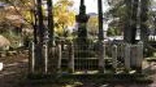 公園内にひっそりと