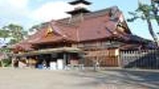 箱館奉行所　可能な限り建築当時の材料・工法を使用し、庁舎の1/3の規模を復元