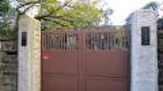 敷地の規模はそれほど大きくはありません