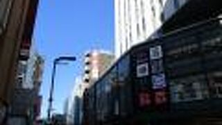 幅も広くて安全な通りです