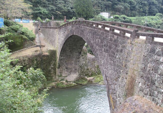 格段に大きな橋です。