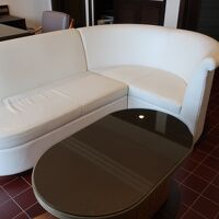 大きなソファがあります