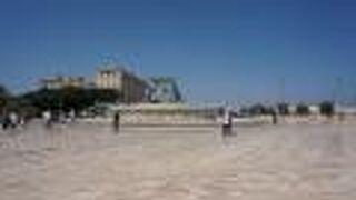 トリトンの噴水 (トリトン ファウンテン) 