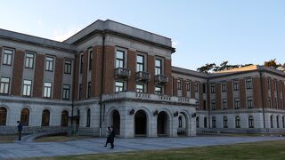 レトロな建物です。現役です