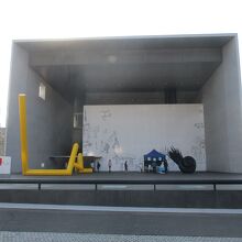 丸亀市猪熊弦一郎現代美術館