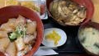 地元のお客さんで賑わってます