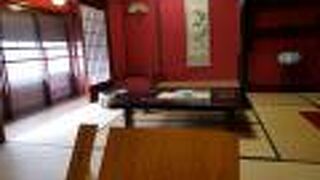 お茶屋の座敷を再現しています。