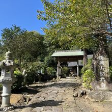 紹太寺の本堂へ続く参道