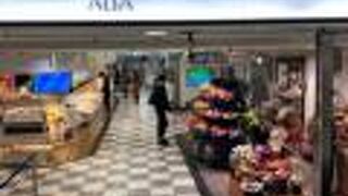 若者中心の商業施設