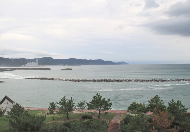 半分は、ホテル四季咲館の前でした。