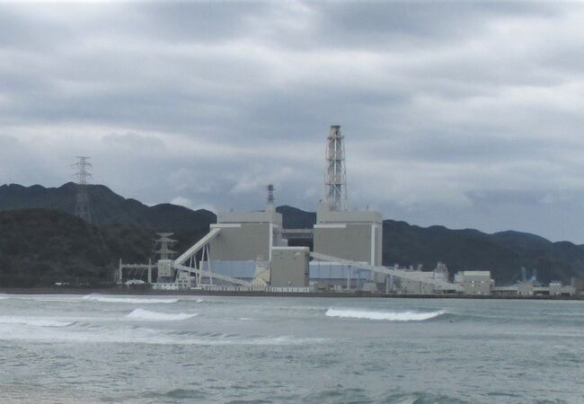 石炭の火力発電所だそうです。