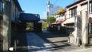 台所の神を祀る旧東海道沿いの寺院