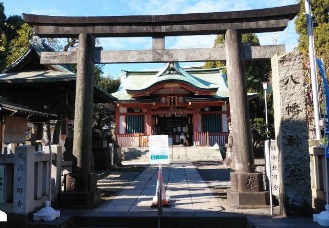 駅近くだが、見どころの多い神社