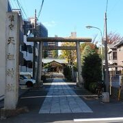 諏訪神社との合祀による神社。