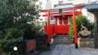 児童遊園に隣接した小さなお稲荷さん