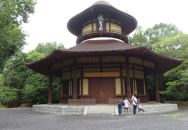 芭蕉さんの度の姿を模した独特の建物