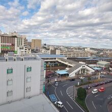 駅の真ん前で飲食店も沢山あって便利でした