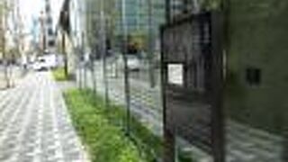 真新しい案内板が設置されています