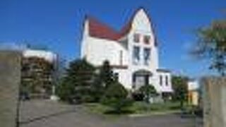 お洒落な教会ねぇ