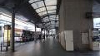 京都駅の北口にある大きなバスターミナルです！