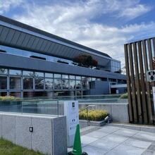 建物の入り口は2箇所