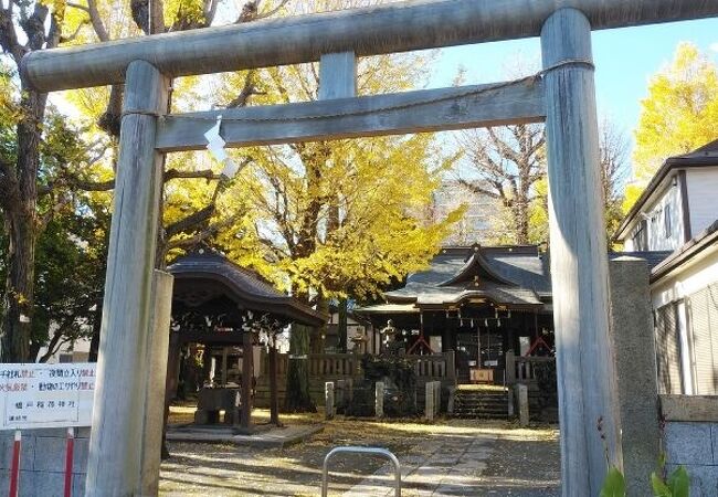 隅田川に隣接した長い歴史のある神社