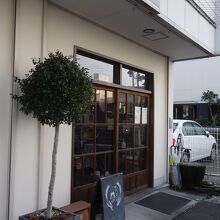 種類も量もそんなに多くはないけど地元では人気のパン屋です