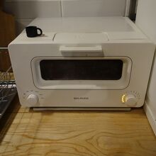 バルミューダのトースターはお水を入れて温めるのでほんわり