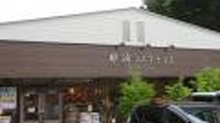 道の駅向かいのラスク店。ジェラートバイキングもある