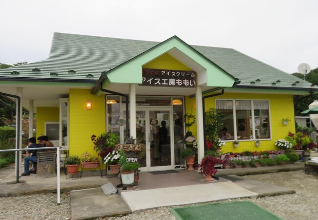 桃井牧場内のアイス・ジェラート店