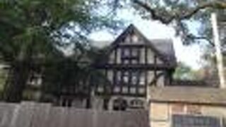 京都御所に行く途中にありました。