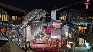 巨大なターミナルビル