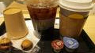 コーヒーとクロワッサン