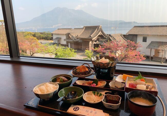 桜島の絶景を眺めながら食べる鹿児島郷土料理