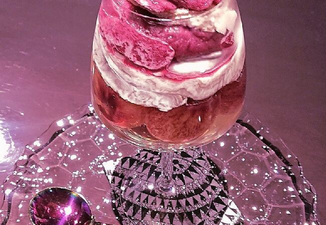 贅沢で美しすぎるパフェ