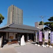 岡崎公園内にある土産物屋