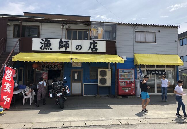 食材を買って隣で調理してくれるちょっと変わった漁師の店！