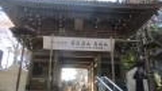 中腹にあるお寺