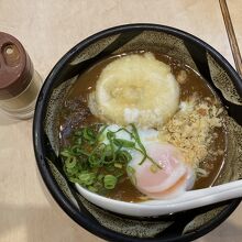 カレーぶっかけ　揚げ餅入り