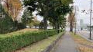 迎賓館正面の公園