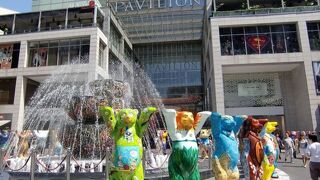 ひとまず何でも揃うモールかね。「パビリオン」