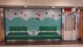 改装中のお店で拝見したシャッターが素敵でした