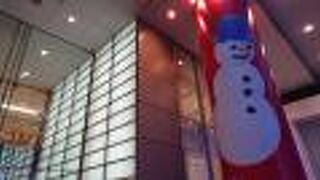 入口の柱に描かれた雪だるまがかわいかった