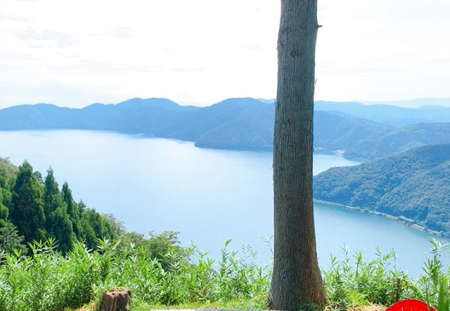 湖北エリアにある山。　晴れた日は、山頂から眺める青い琵琶湖が素晴らしい!