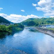 長良川鉄道は、この緩やかな長良川沿いをゆったり走ります。