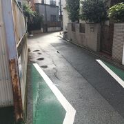 藍染川を暗渠にした「くねくね道」